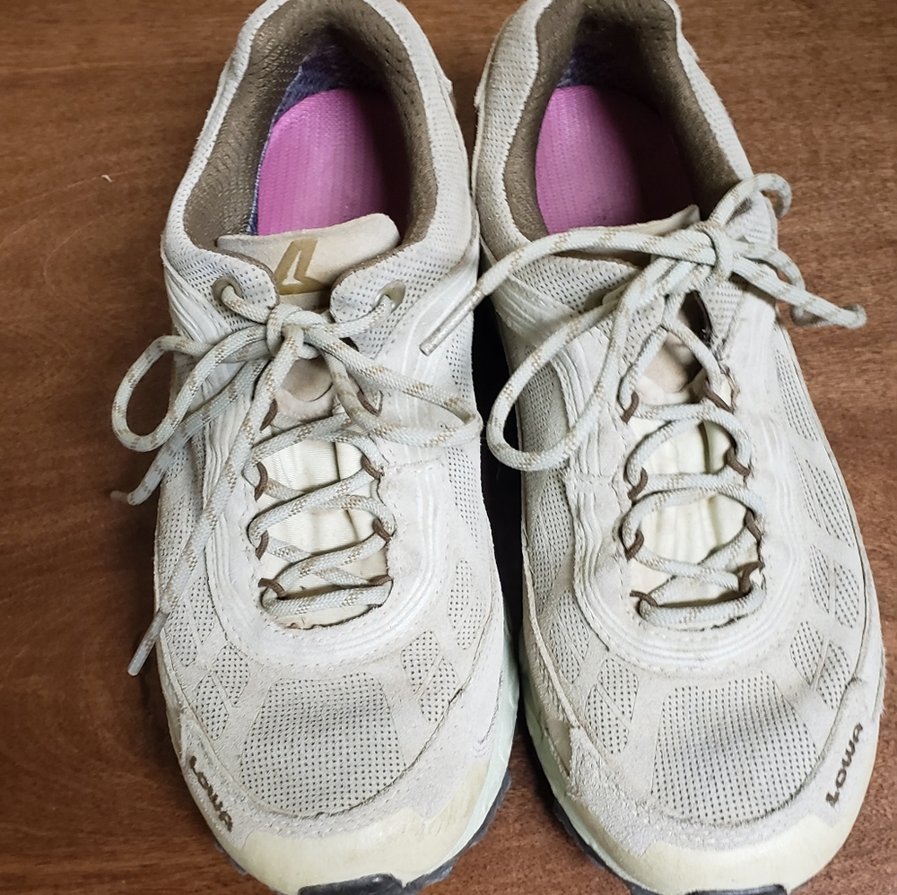 GORTEX HIKING BOOTS